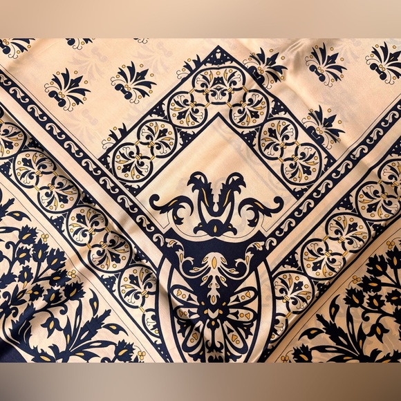 NWOT 100% Silk Floral Square Scarf 41" x 41" - Picture 12 of 14